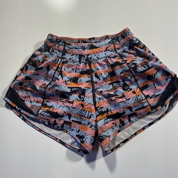 lululemon athletica Pants - Lululemon Hotty Hot Short II Long 4" Size 2 Tall